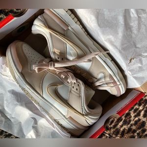 Women’s Nike low twist dunks  7.5 pink sail sandrift . SOLD OUT SIZE EVERYWHERE
